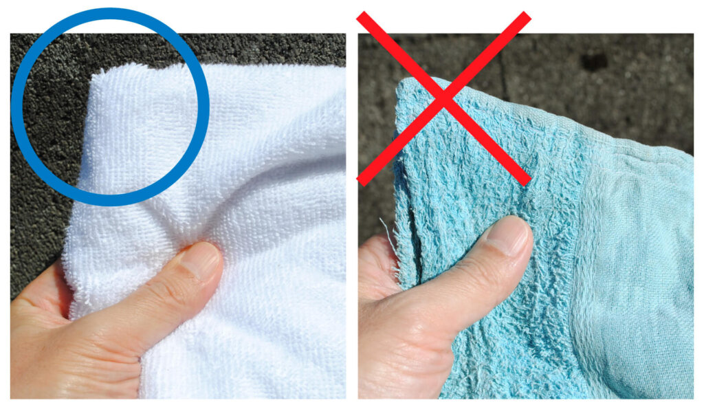 固い布で拭くと傷になる可能性があるので柔らかい布を使う